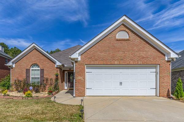 3946 Village Crossing LN, Ellenwood, GA 30294