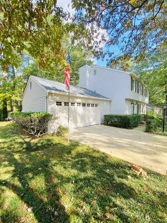 Roswell, GA 30076,9810 N Pond CIR