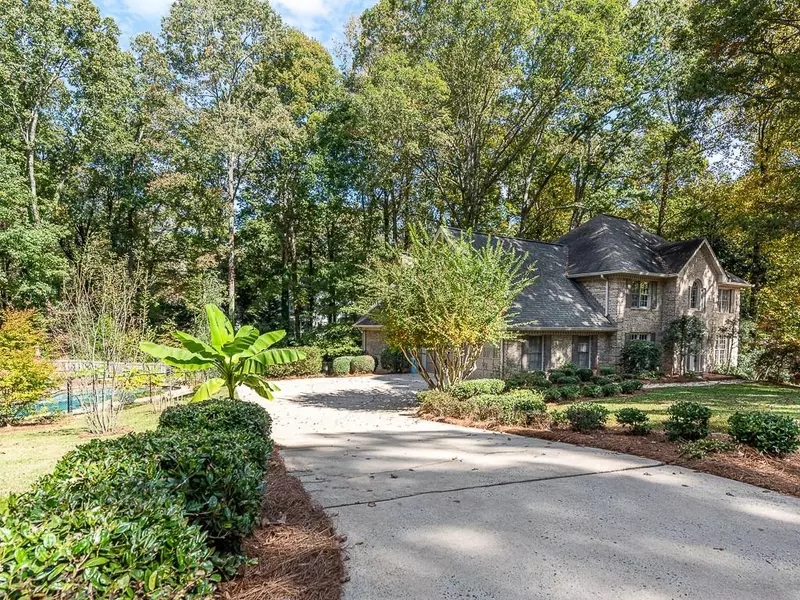 210 Autumn Wood LN, Roswell, GA 30075