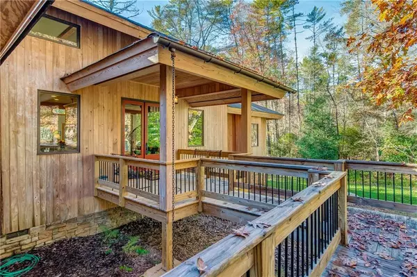 202 Riverhouse DR, Dahlonega, GA 30533