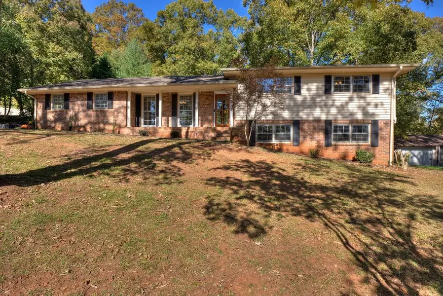 18 RIDGEWOOD DR, Cartersville, GA 30120