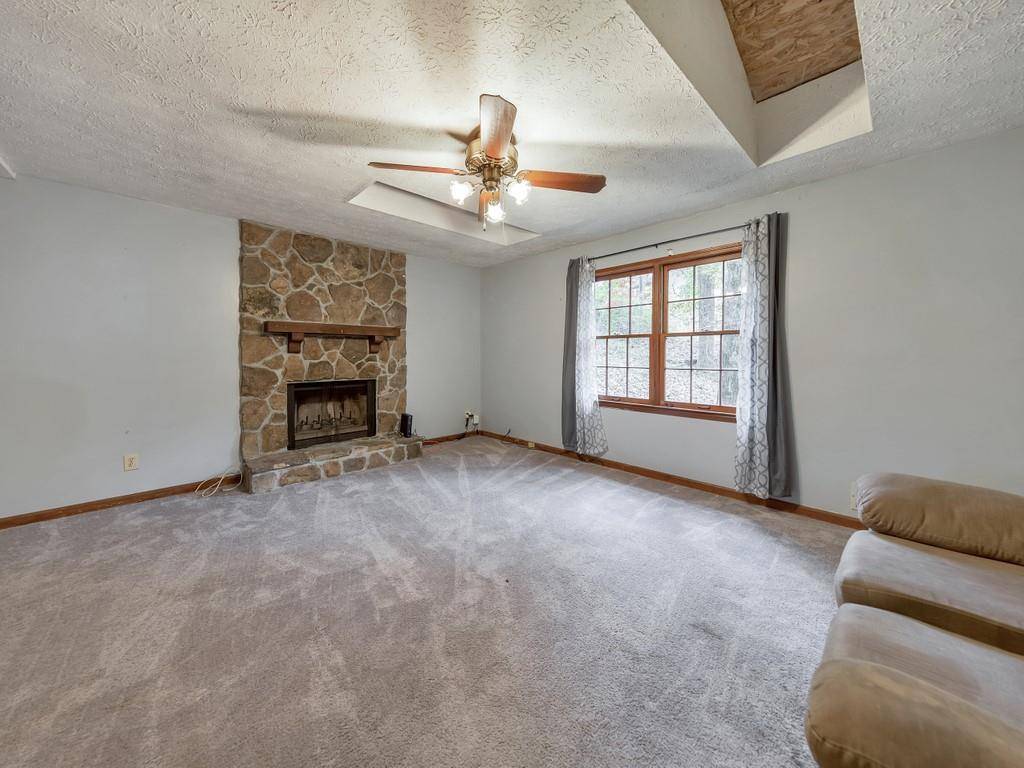 Acworth, GA 30102,1574 Oakmont DR