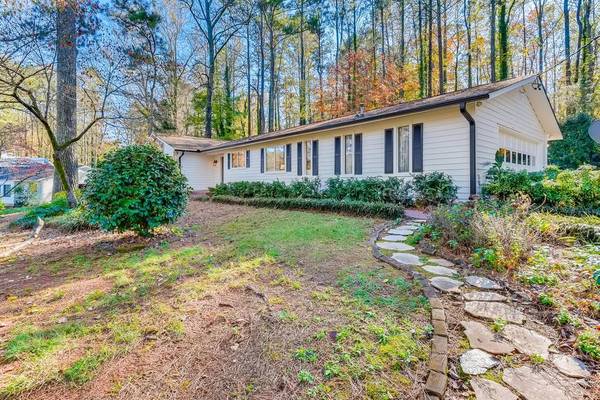 755 E Hembree XING, Roswell, GA 30076