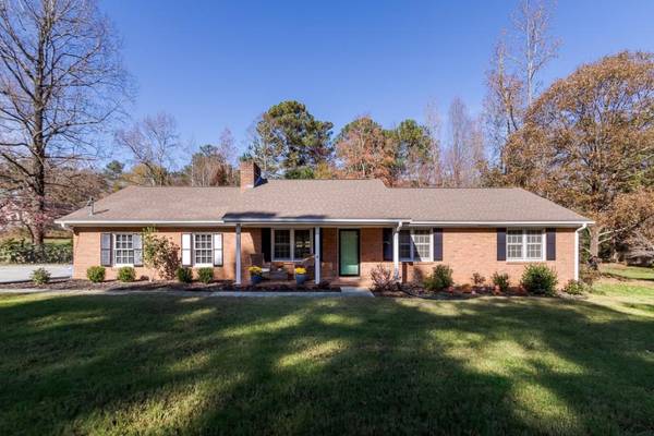 304 Tuck LN, Loganville, GA 30052