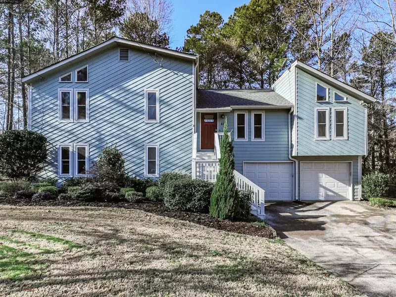 417 Creekside LN, Woodstock, GA 30188