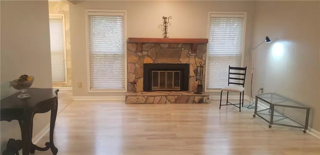 Roswell, GA 30075,3005 Lake Pointe CIR #3005