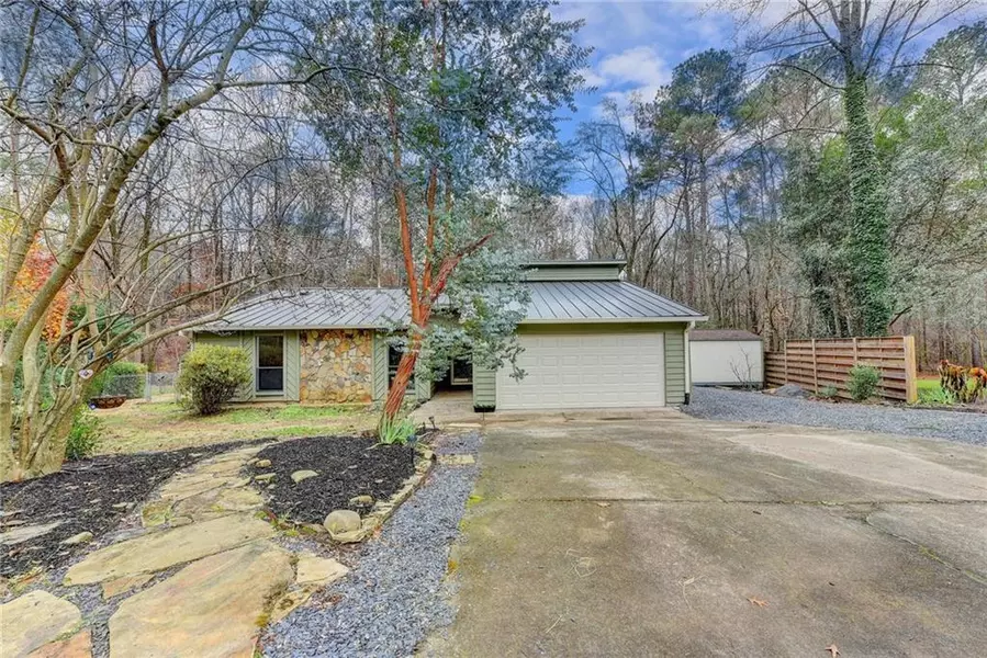 305 Creekside CT, Roswell, GA 30076