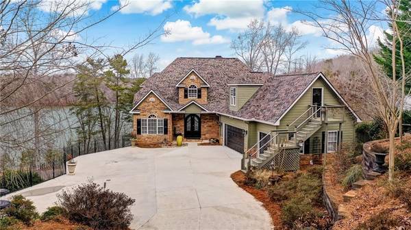 3222 Winterberry LN, Gainesville, GA 30501