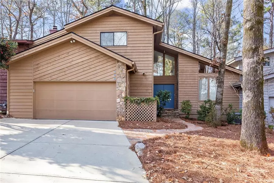 125 Lakeview RDG E, Roswell, GA 30076