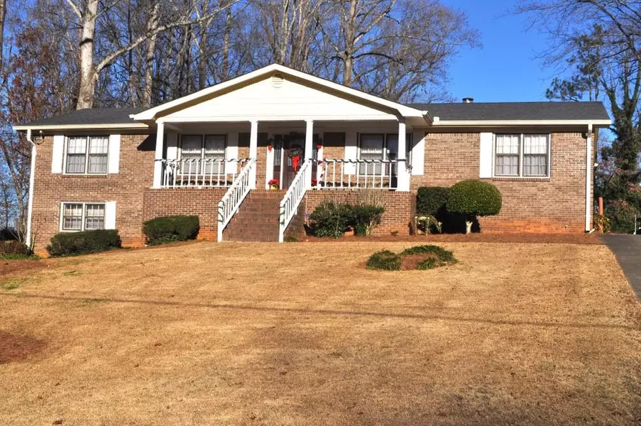 3870 Rock Cliff DR SW, Smyrna, GA 30082