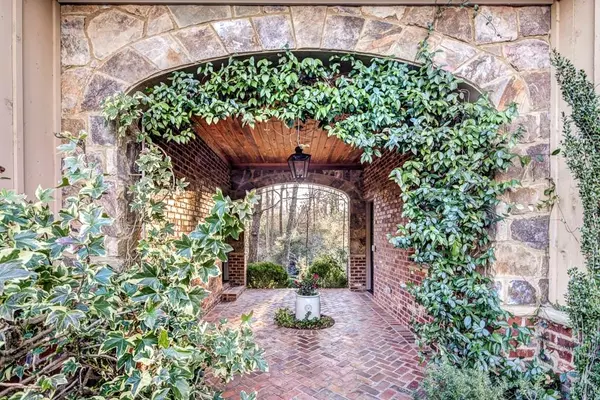 Sandy Springs, GA 30327,5745 Riverside DR