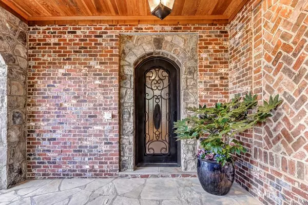 Sandy Springs, GA 30327,5745 Riverside DR