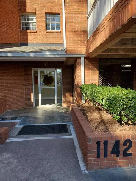 1142 N Jamestown RD #305, Decatur, GA 30033