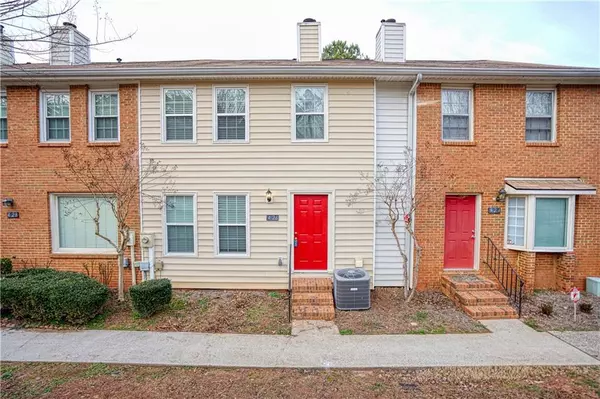 426 High Creek TRCE, Roswell, GA 30076