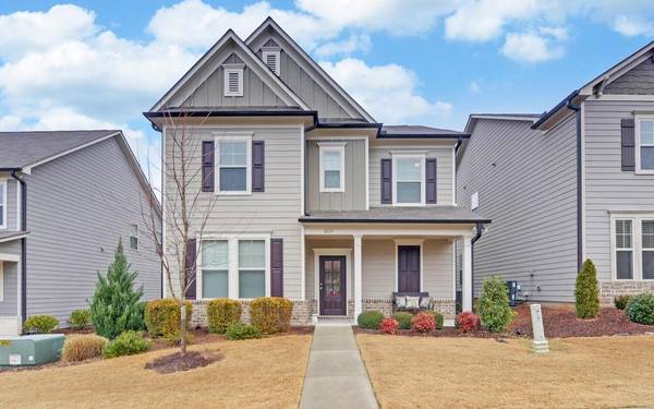 6123 Stella Light DR, Flowery Branch, GA 30542