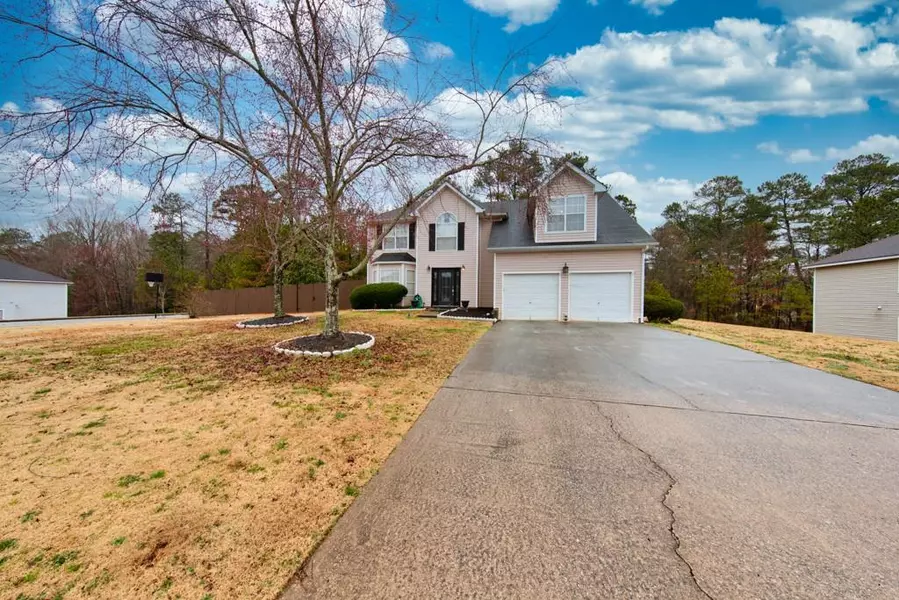 589 Lakewater View DR, Stone Mountain, GA 30087