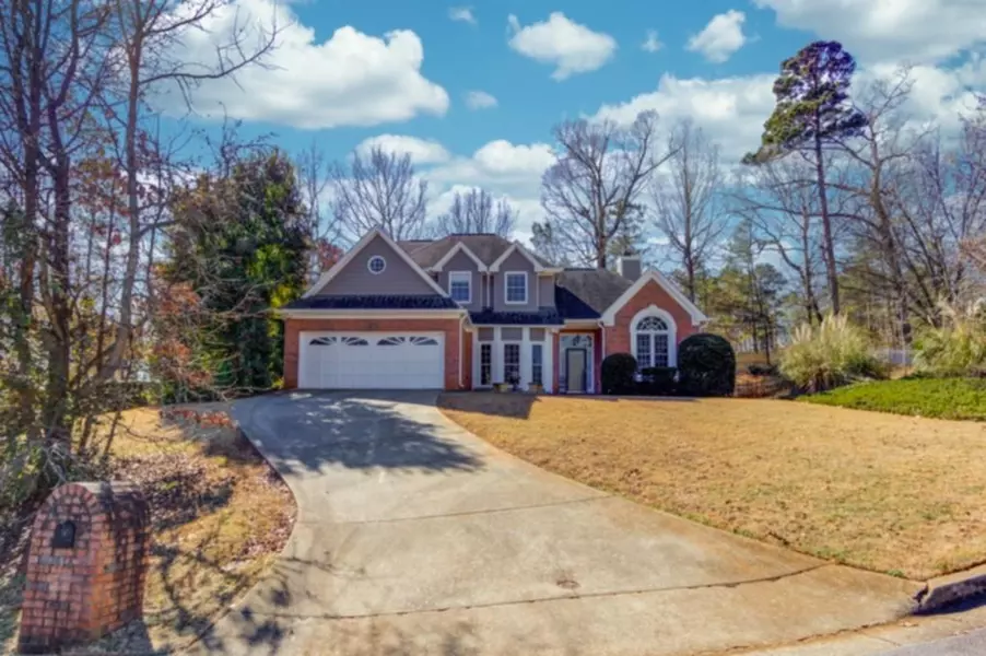 1718 Laurel Ridge LN, Lawrenceville, GA 30043