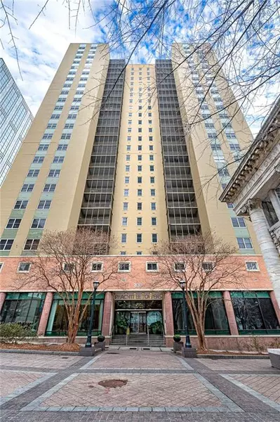 300 W Peachtree ST #3B, Atlanta, GA 30308