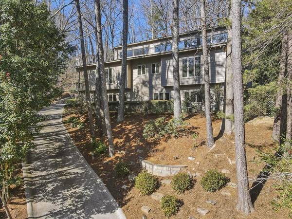 300 Idlewood CT,  Sandy Springs,  GA 30327