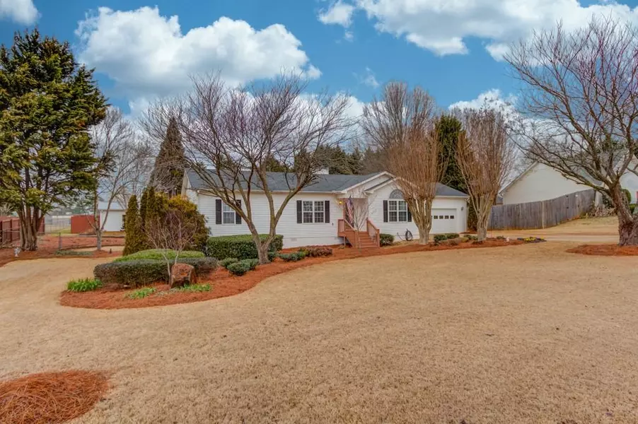 6624 Quincy DR, Flowery Branch, GA 30542