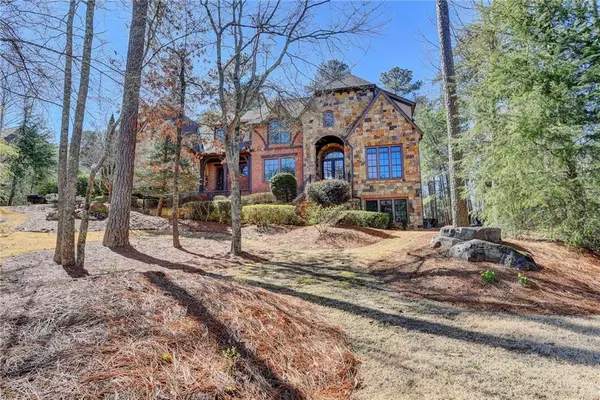 992 Little Darby LN, Suwanee, GA 30024