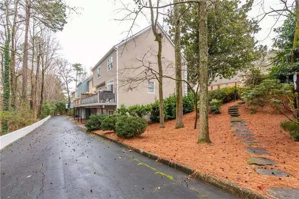 Sandy Springs, GA 30350,1040 Huntcliff