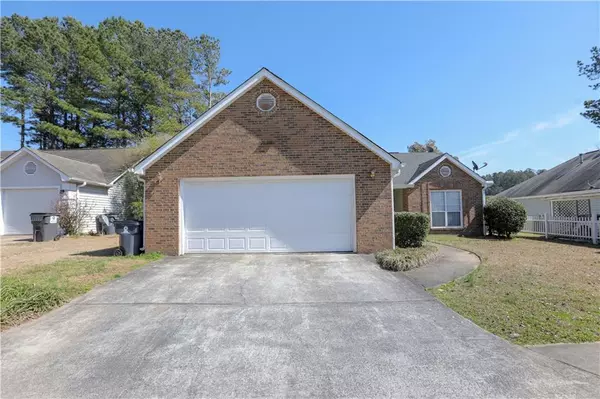 110 Landing DR, Fayetteville, GA 30214