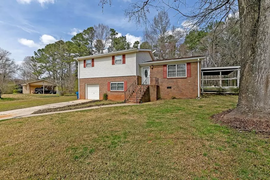 2297 Chestnut Log LOOP, Lithia Springs, GA 30122