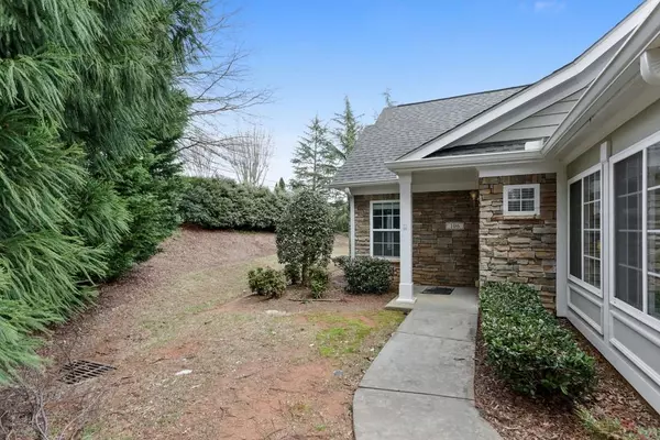 Roswell, GA 30075,106 Village LN