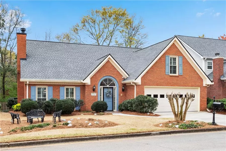 240 Shelli LN, Roswell, GA 30075