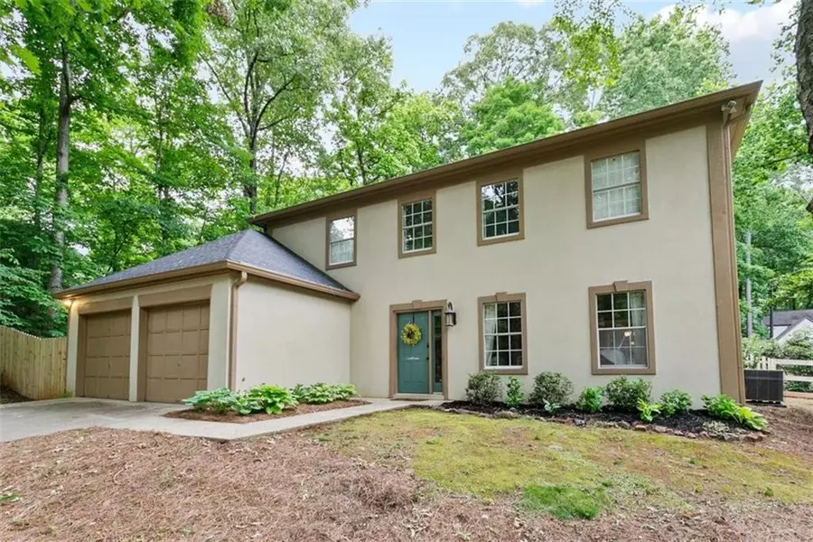 12095 Wallace Woods LN, Alpharetta, GA 30004