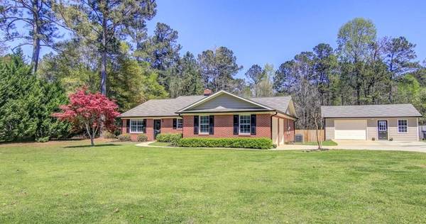 555 Loyd RD, Newborn, GA 30056