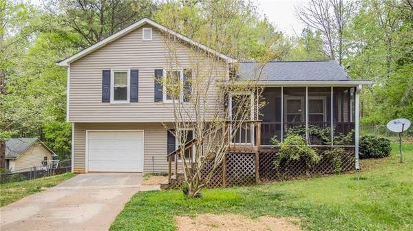 122 Hickory LN, Dallas, GA 30132