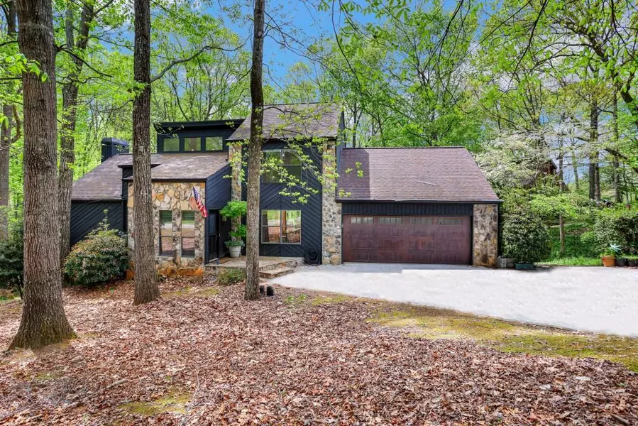 6061 Blackberry LN, Buford, GA 30518