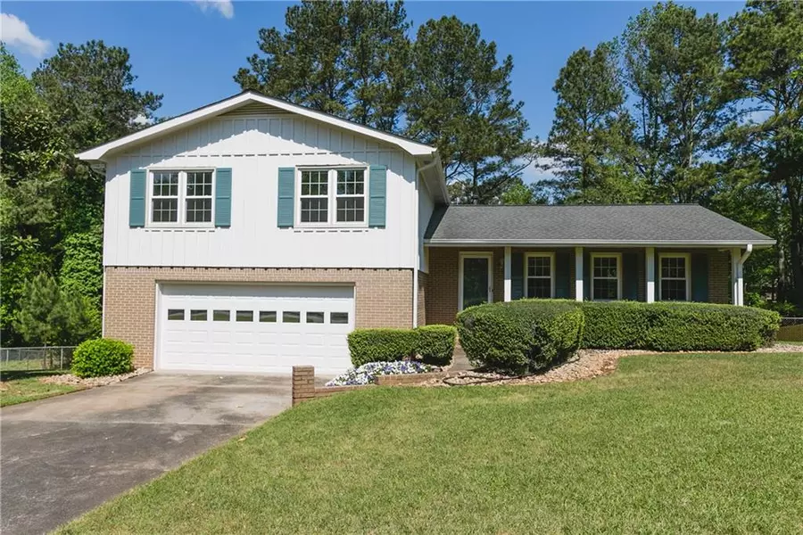 350 Wavetree DR, Roswell, GA 30075