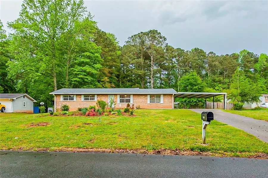 2067 Chestnut Log DR, Lithia Springs, GA 30122