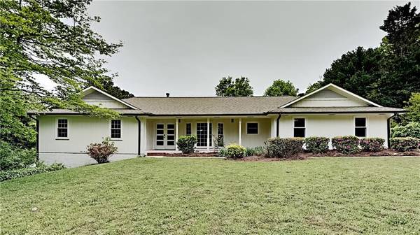 225 Hedge Row HOLW, Roswell, GA 30076