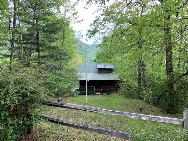 Rabun Gap, GA 30568,90 Blackberry DR