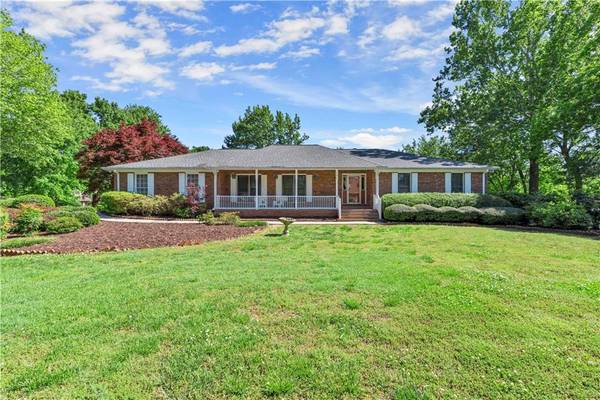 165 Saddle Creek DR, Roswell, GA 30076