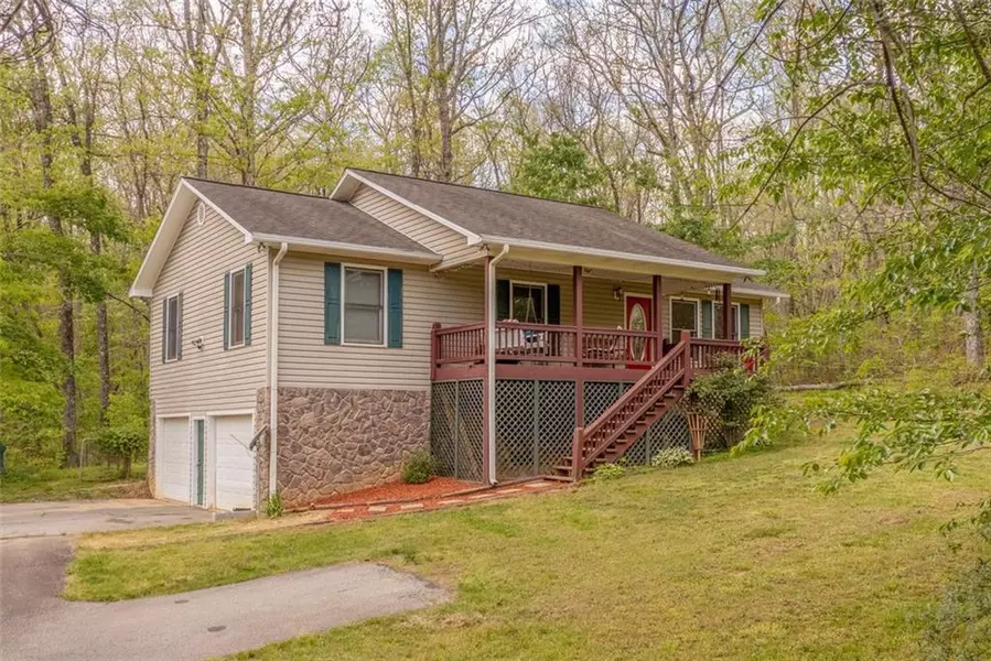 29 Mercury LN, Mineral Bluff, GA 30559