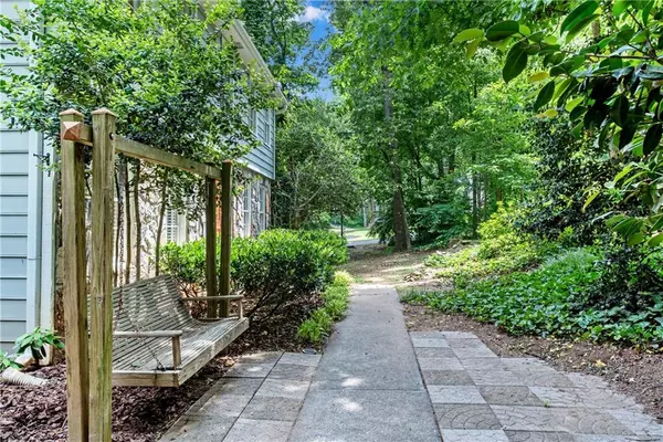 Roswell, GA 30076,220 Hollyridge DR