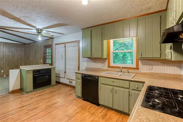 Acworth, GA 30102,6331 Caladium DR