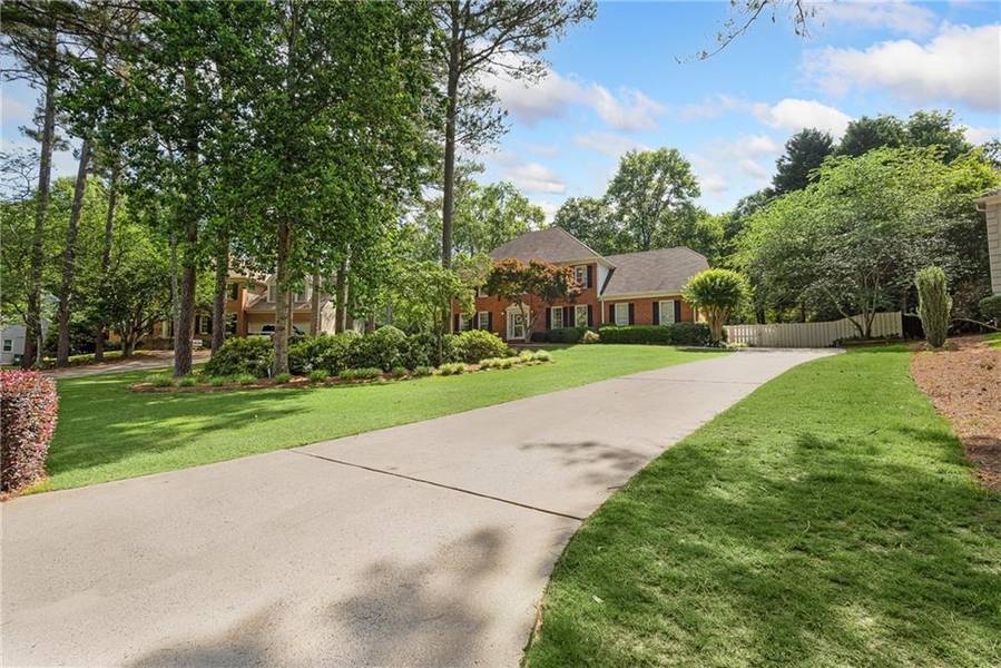 11225 Linbrook LN, Johns Creek, GA 30097