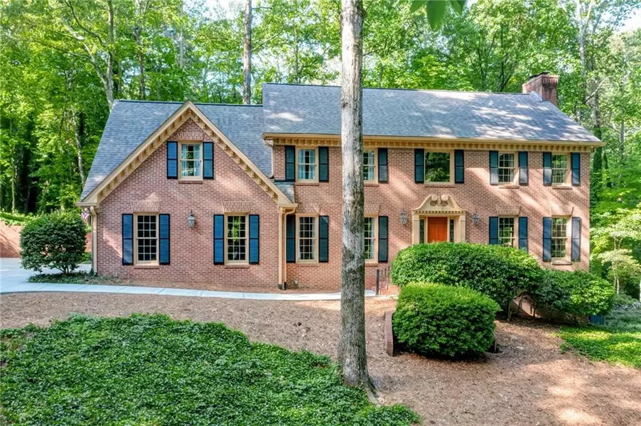 137 Roe Hampton LN, Stone Mountain, GA 30087