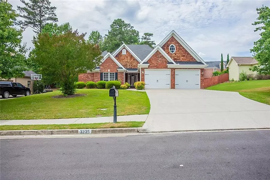 3235 Sweet Basil LN, Loganville, GA 30052