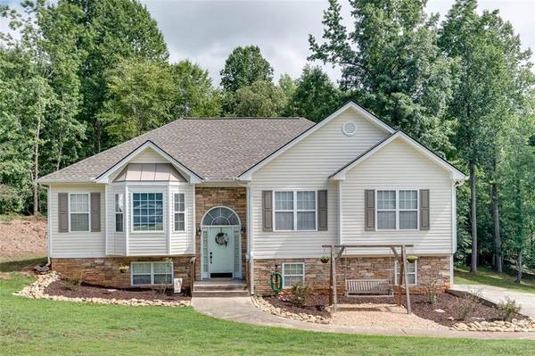 6521 BEARING DR, Flowery Branch, GA 30542