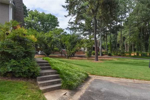 Marietta, GA 30008,557 PICKETTS BEND CT