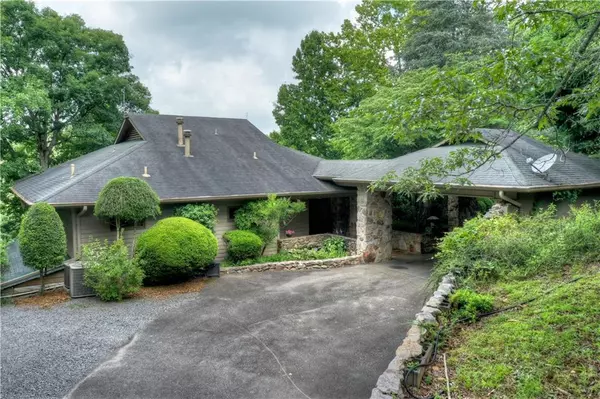 327 Riverview DR, Ellijay, GA 30540