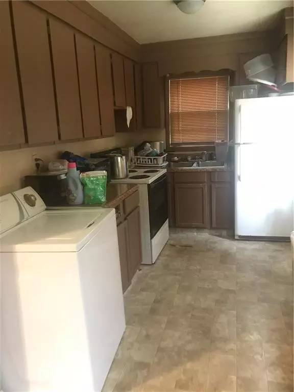 Warner Robins, GA 31093,215 Evergreen ST