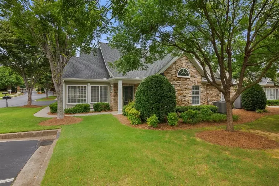 301 Village LN, Roswell, GA 30075